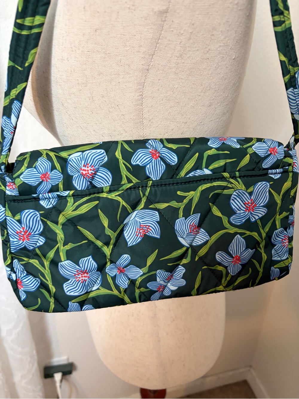 Vera Bradley Green Floral Quilted Shoulder Bag Purse Lightweight Cotton Handbag - Picture 3 of 6